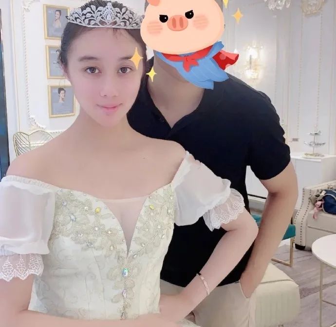 赌王女儿何超盈为什么那么胖了,赌王小公主何超欣近照曝光