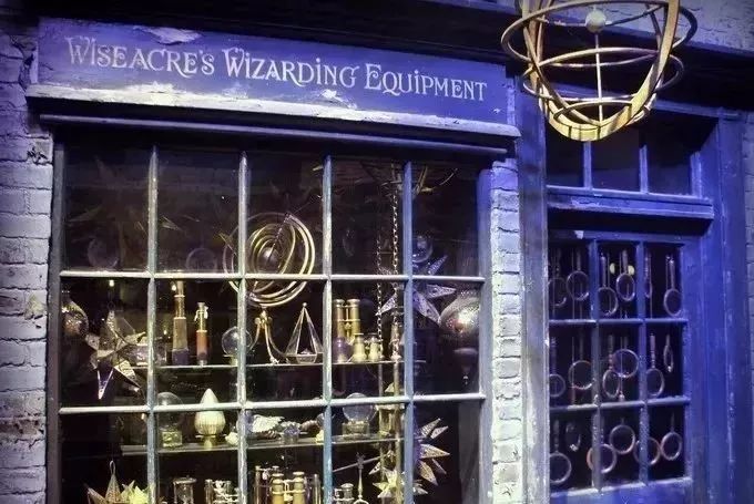 从IP到IP衍生品,主题乐园征服我们的那些“玩具”