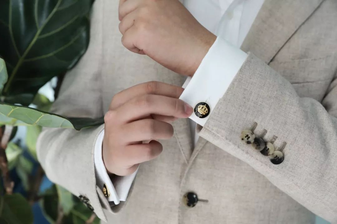 瑞典皇家配饰品牌,几百块戴出万元质感,金色手镯男女戴都好看