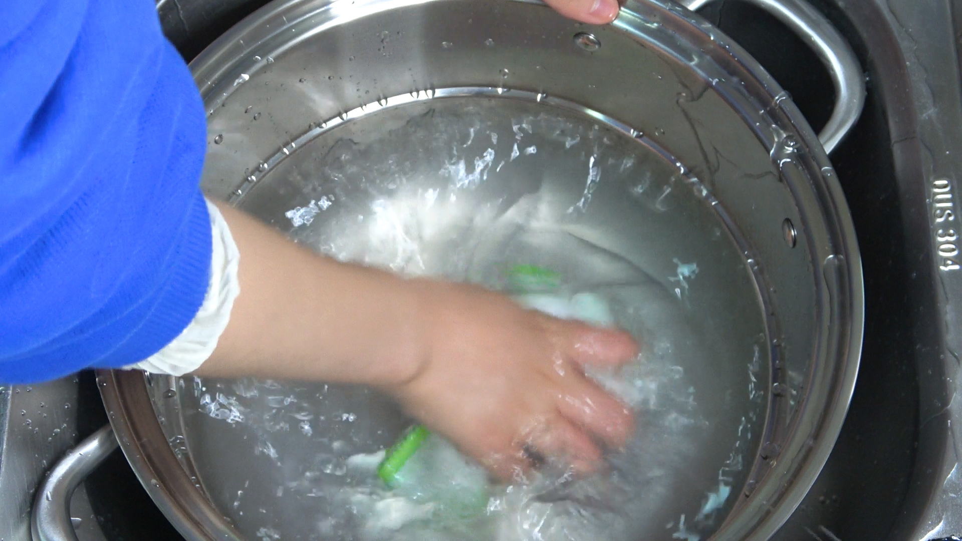 304不锈钢锅蒸锅第一次用怎么开锅,新不锈钢锅的正确保养方法