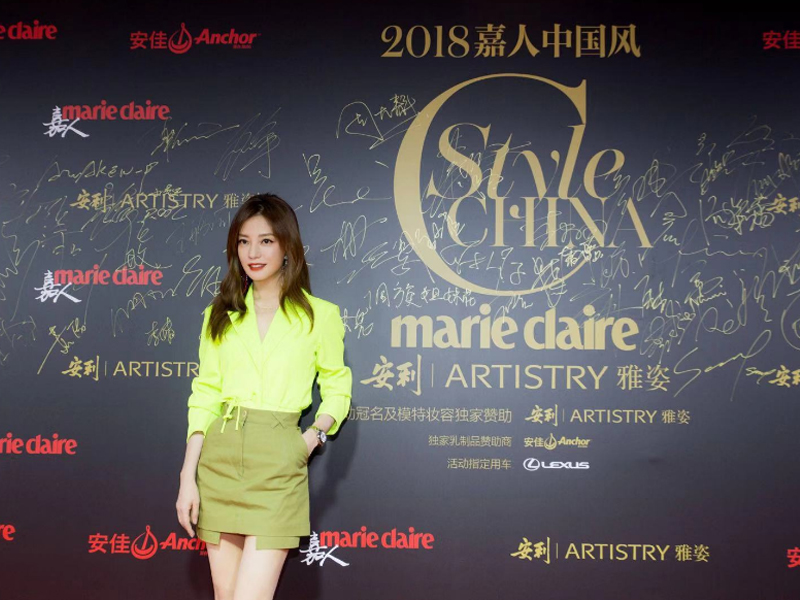 荧光色显白穿搭,荧光黄发色穿衣搭配