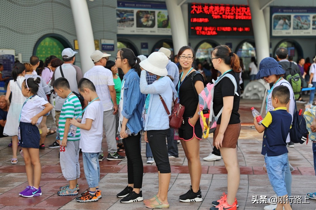 年轻人没钱为什么还在大城市生活,当代的年轻人为什么没钱