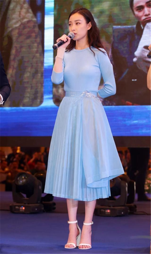 关晓彤百褶裙秋冬,关晓彤同款百褶裙