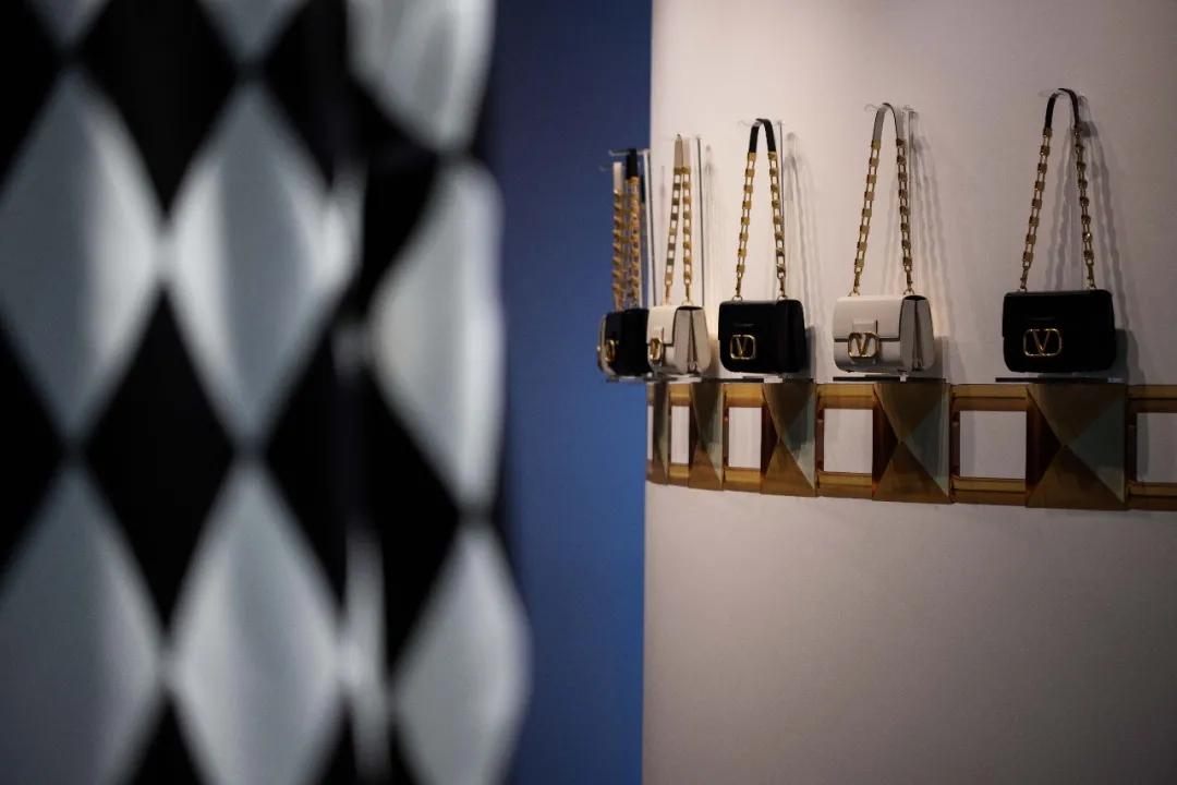 华伦天奴铆钉鞋绝美,华伦天奴绝美