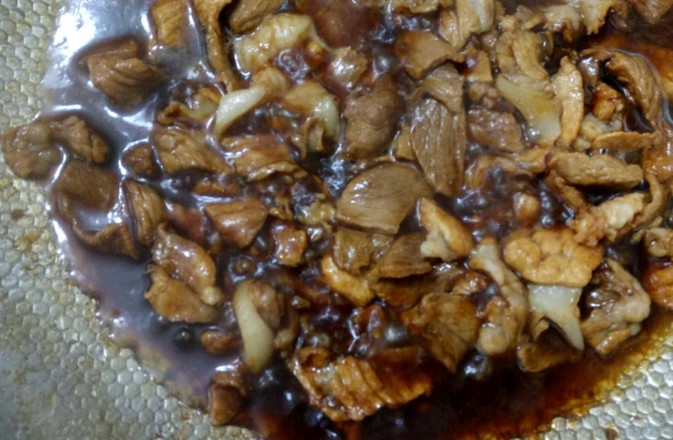 冻肉能不能水煮解冻,冻肉从冰箱里拿出来要洗吗