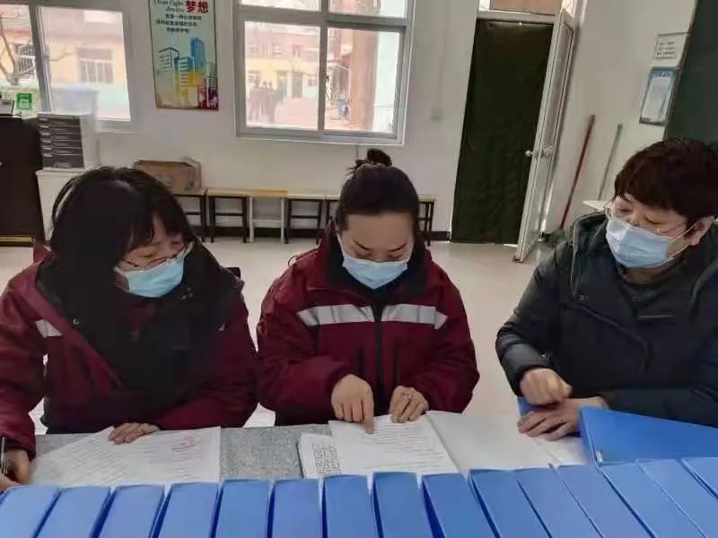 孩子生病没人管妈妈心酸,孩子生病妈妈还在抗疫一线