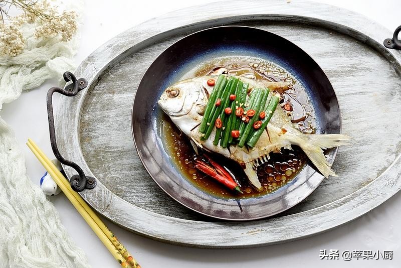 鲳鱼怎么蒸好吃又简单,清蒸鲳鱼香菇