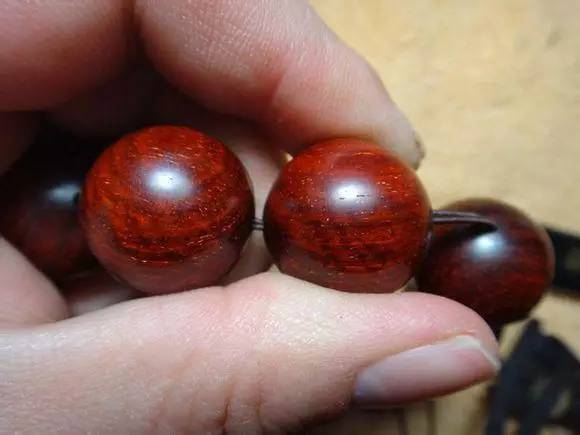 小叶紫檀单圈手串弹力绳打结方法,用弹力绳串小叶紫檀手串的教程