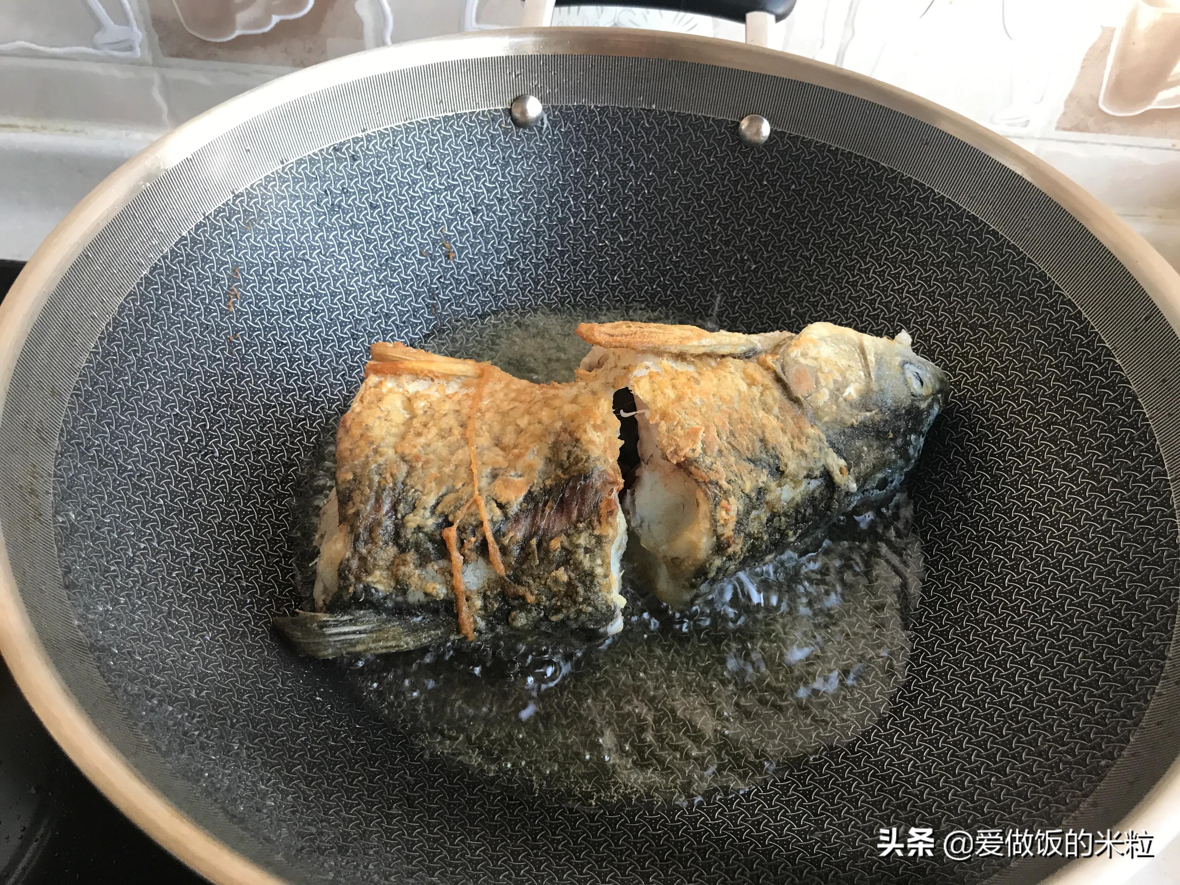 怎么炖小草鱼好吃家常做法视频,炖草鱼用热水锅还是凉水下锅好