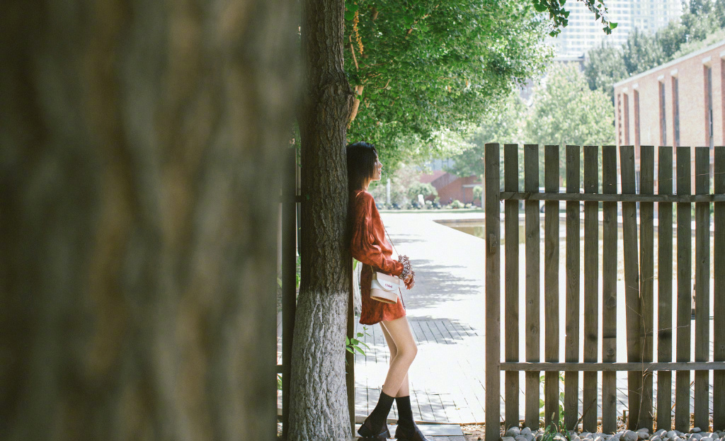 刘雯高级感身材,刘雯长腿大气时尚