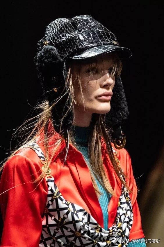 适合冬季脸大显脸小的帽子 (大圆脸适合什么帽子秋冬)