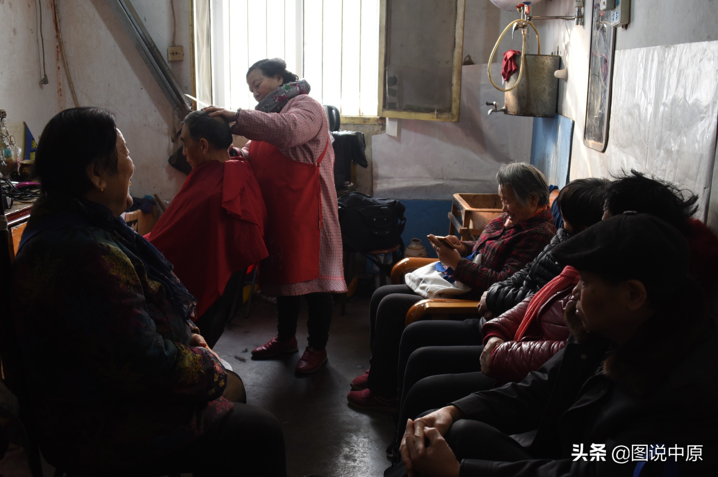 理发店成本那么低为啥收费那么高,自己开理发店应该收费多少钱