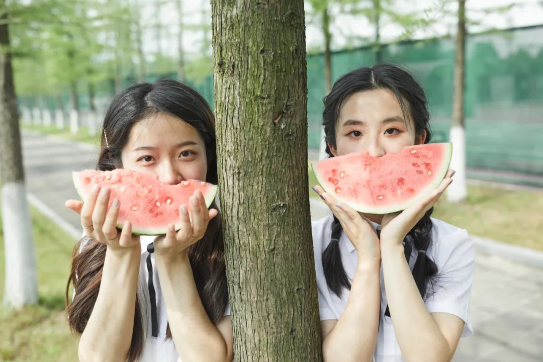 毕业照自己拍全身合成,毕业照自己拍怎么拍
