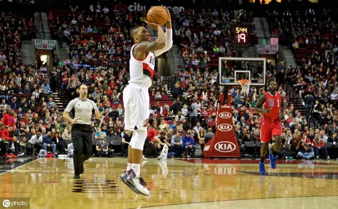 利拉德3年5000万续约独行侠,利拉德不是发过誓不离开波特兰吗