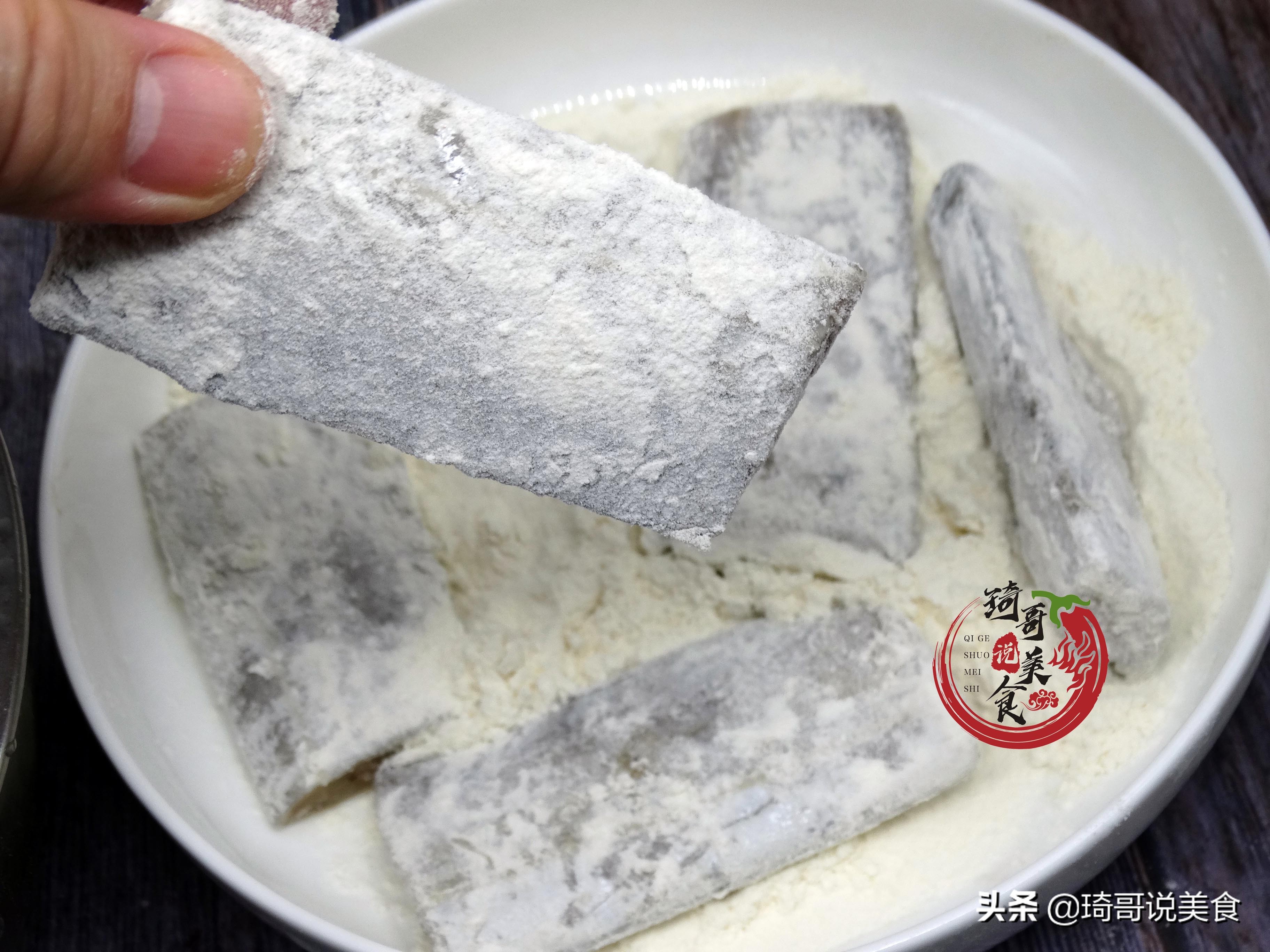 煎鱼入味又不破皮全靠这招,煎鱼不粘锅不破皮的正确做法