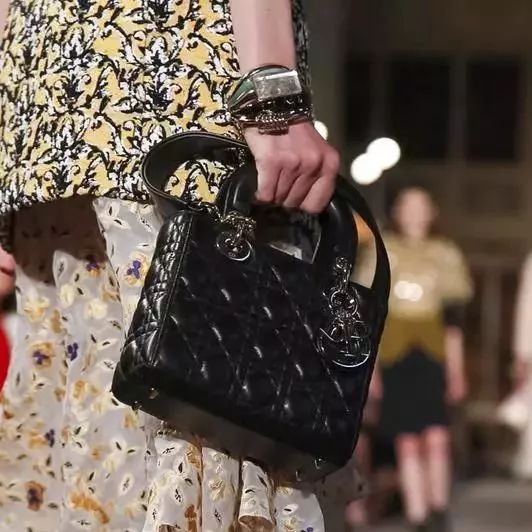 怎么耍牌才叫帅,怎么耍大牌教学