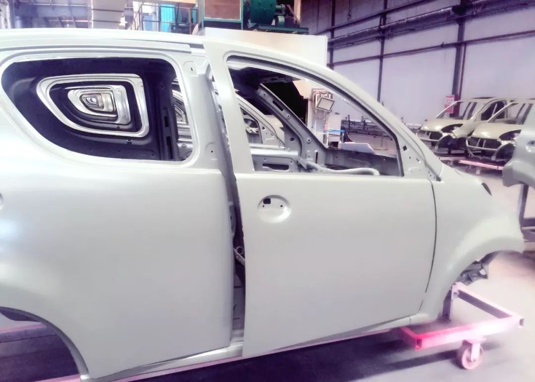 汽车美容都需要哪些技巧,汽车美容的操作方法及注意事项