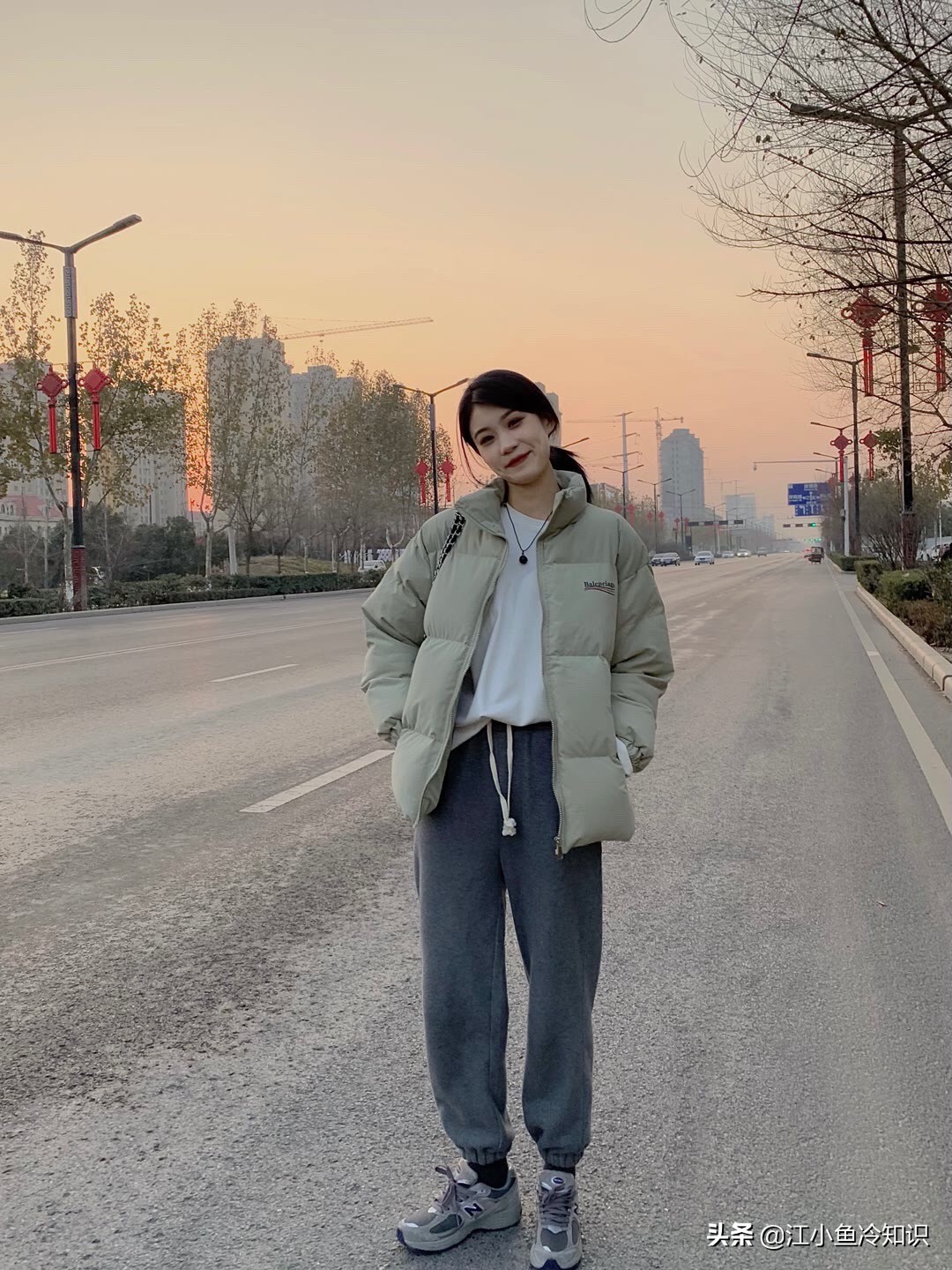 巴黎世家新出淡绿色羽绒服➕NB2002r冬天这么穿太绝美了