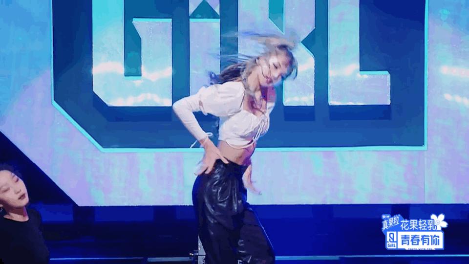 lisa同款拼接牛仔裤怎么搭配,教你如何选牛仔裤女式裤子