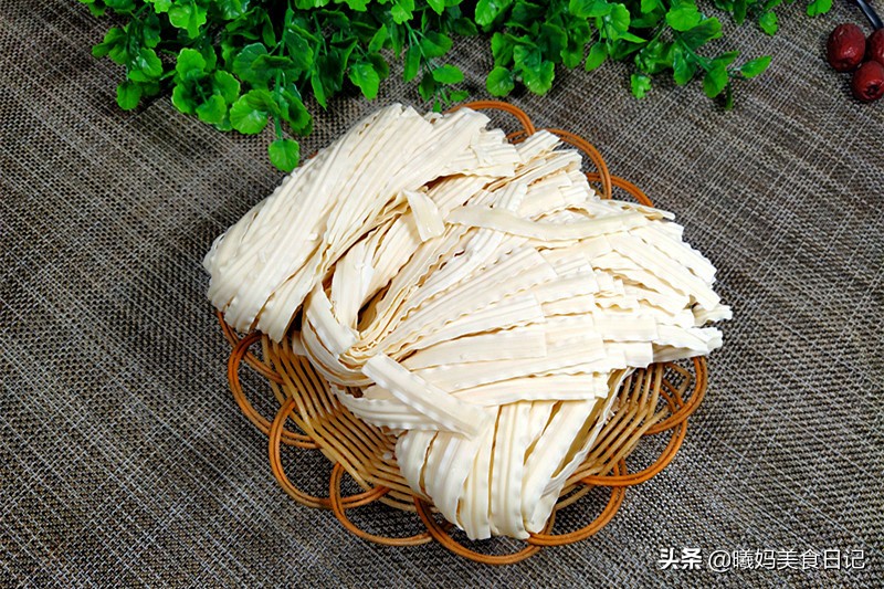 烧烤干炒面家常做法,天热了吃烧烤完整版