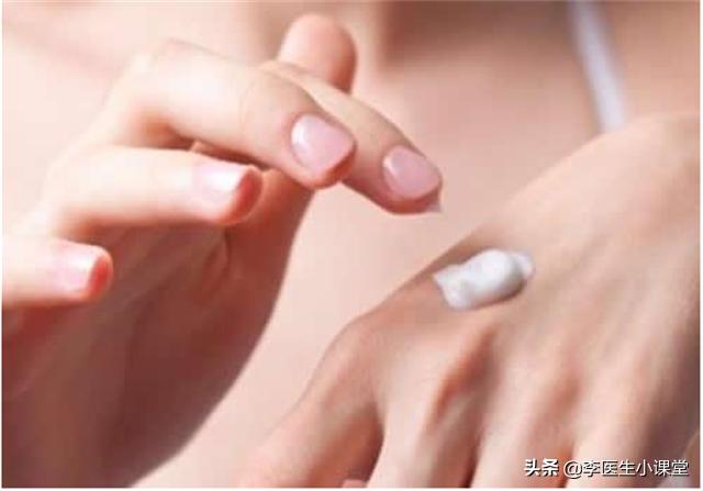 口腔溃疡起粉刺是缺维生素吗,口腔溃疡呈菜花状是什么病