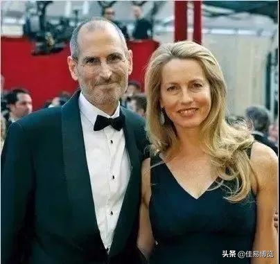 乔布斯跟劳伦是如何相遇的,乔布斯的妻子劳伦年轻的照片