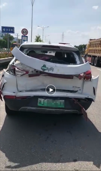 工程车被追尾司机报警后续,被工程车撞了没有伤亡的车