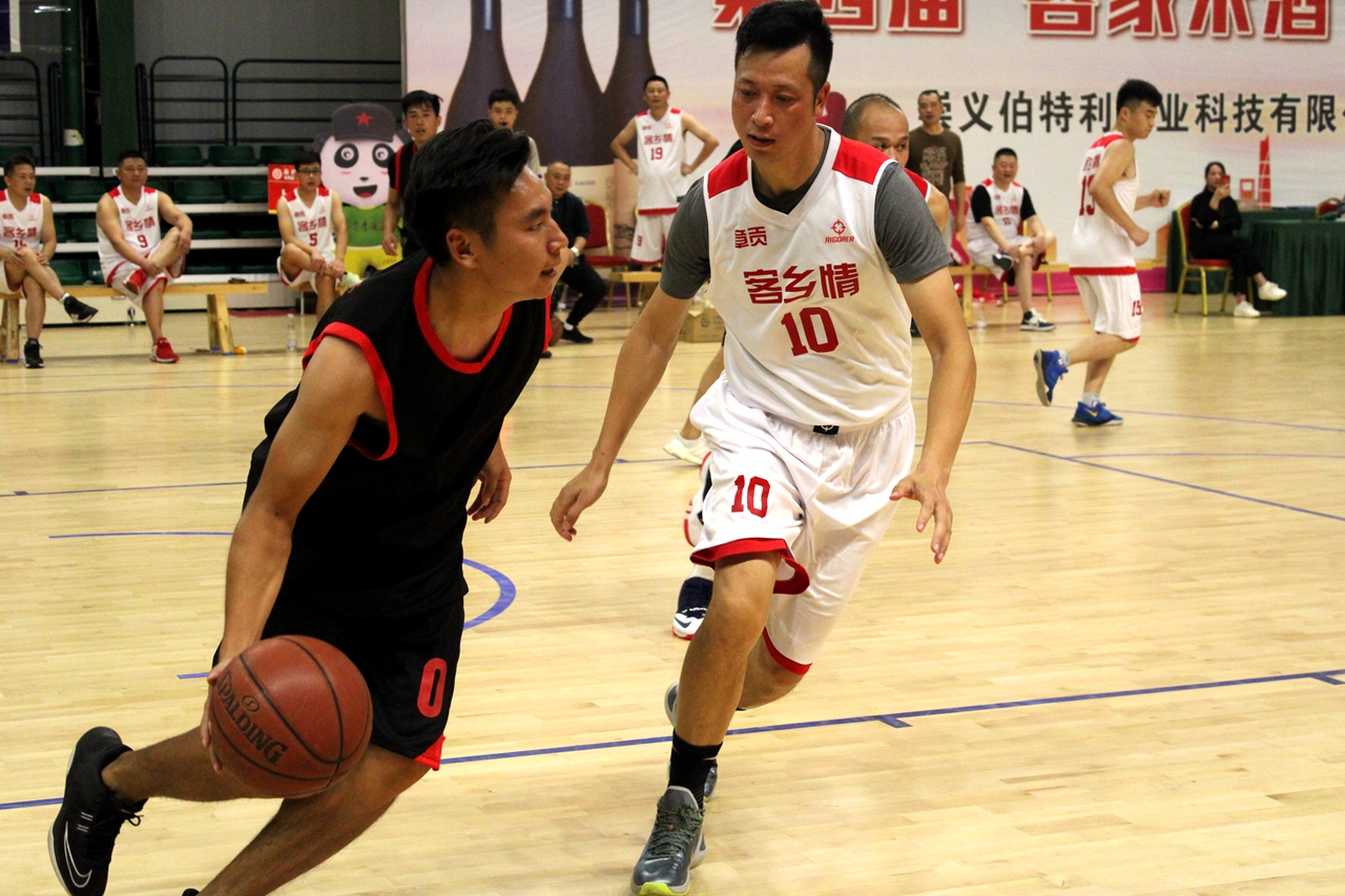 南昌市赣州商会第四届篮球联赛系列报道之章贡VS会昌比赛精彩上演