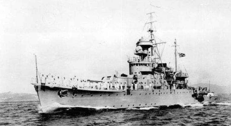 航母装备垂直起降舰载机数量极少 (航母上都有啥固定翼舰载机)