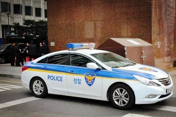 韩国公务员*拍偷**女性私密部位，一天上百次，手法娴熟，一气呵成