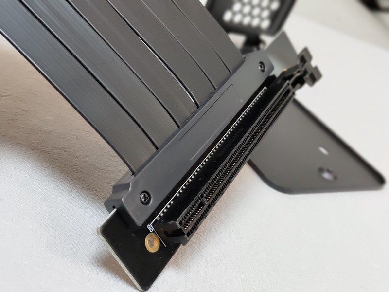 酷冷至尊q500l能否竖装显卡,显卡的竖装优缺点有哪些