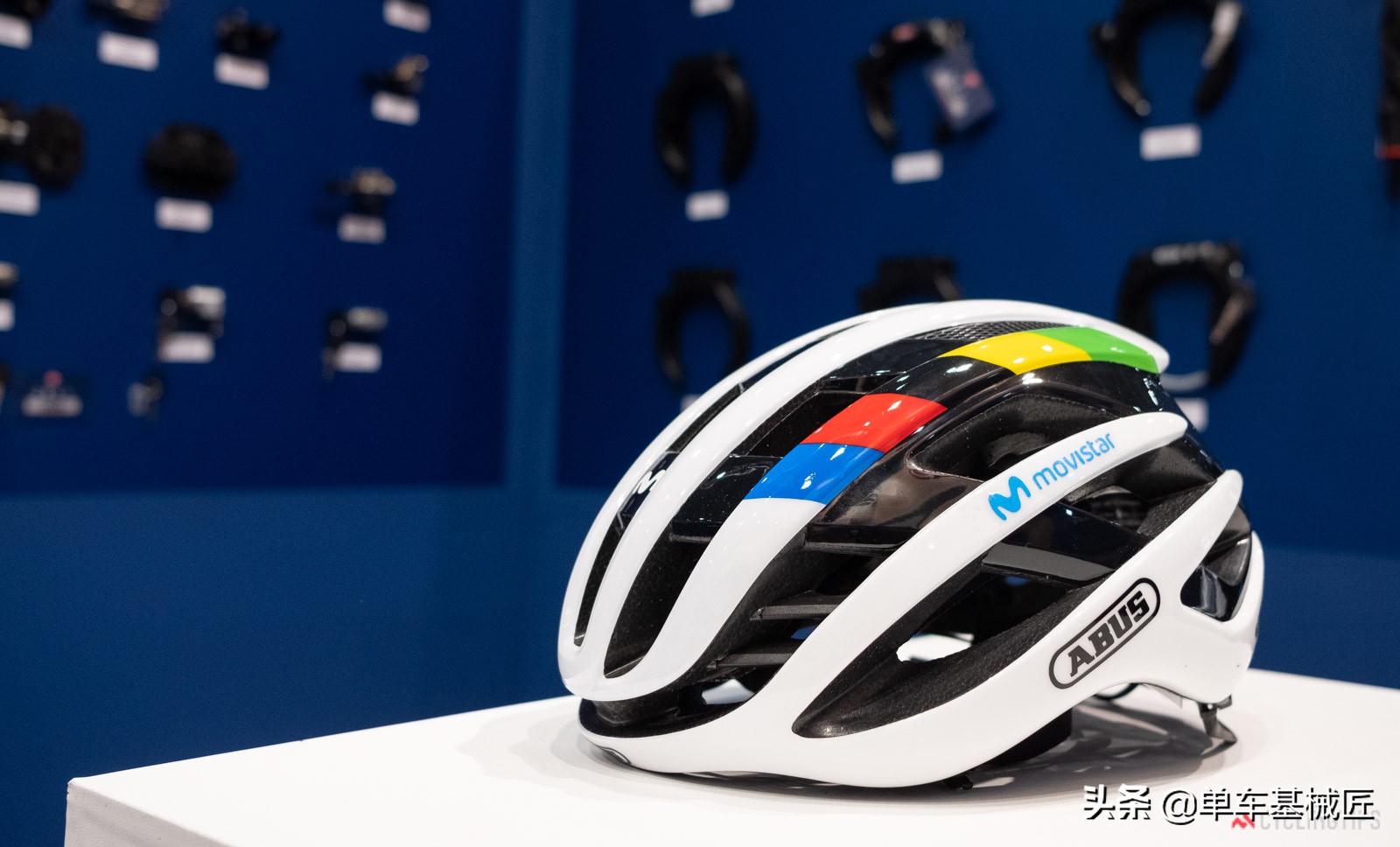 这是飞机，这是鸟……不，这是一个无压迫感的自行车车座