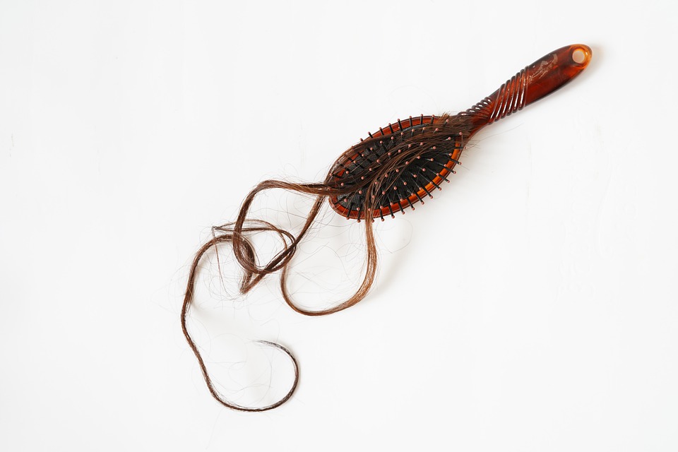 早上洗头和晚上洗头，该如何选择，药康付：很多人太担心洗错了