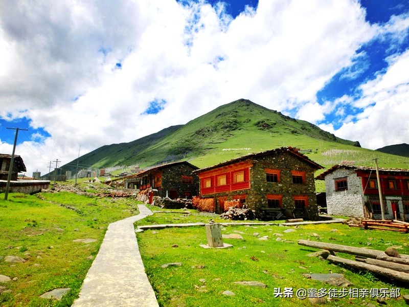 莫斯卡村距离成都多远,从莫斯卡村到成都有什么景点