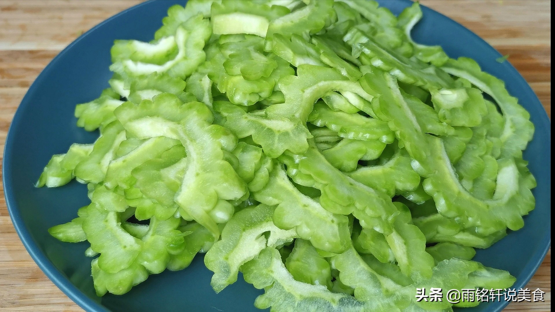 凉拌苦瓜正确最好吃的做法,凉拌苦瓜怎样炒苦瓜不苦