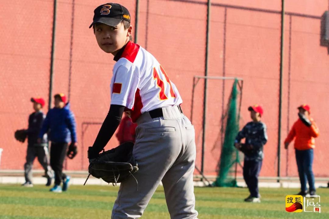 从顽劣混混到棒球少年，这些来自穷人家的孩子是怎么改变命运的？