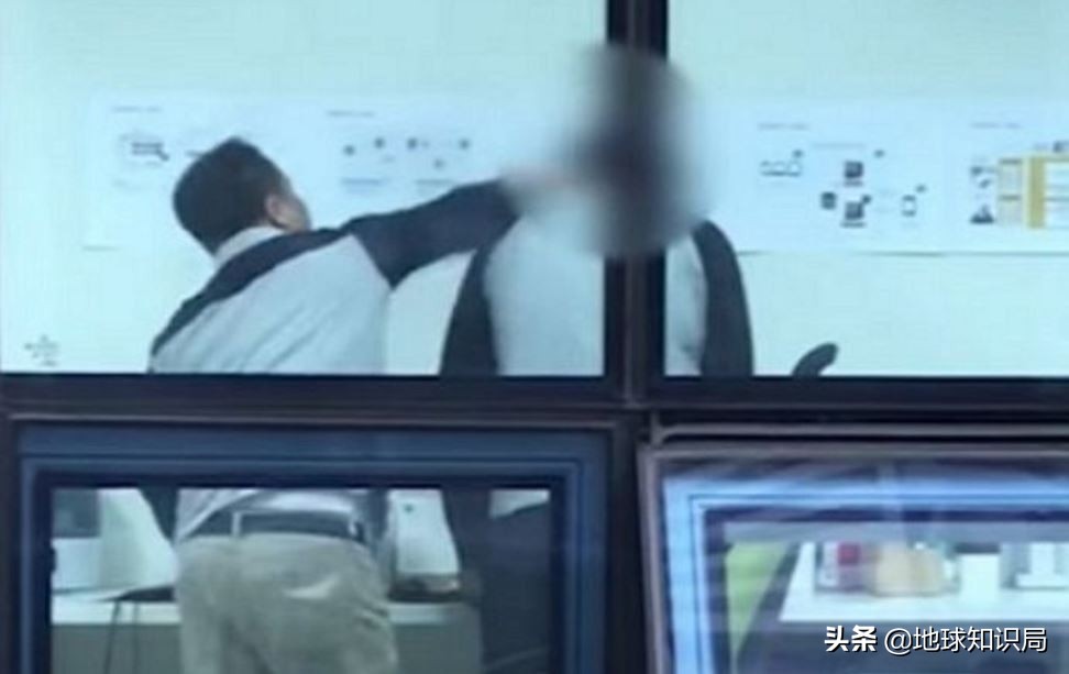 韩国老板掌掴员工,韩企老板猛扇员工巴掌