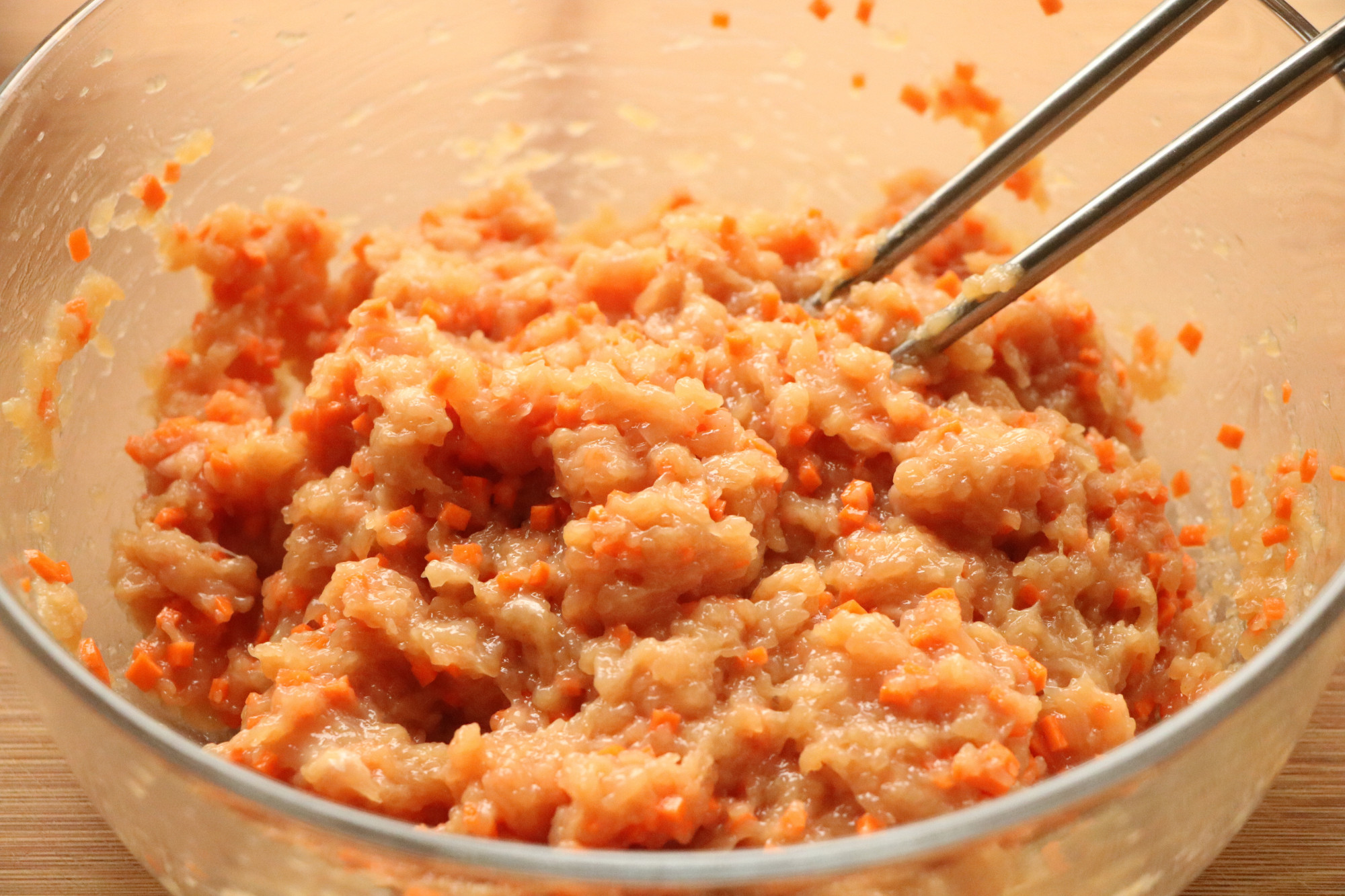 减脂期推荐的鸡胸肉丸,自制减脂鸡胸肉丸减肥餐