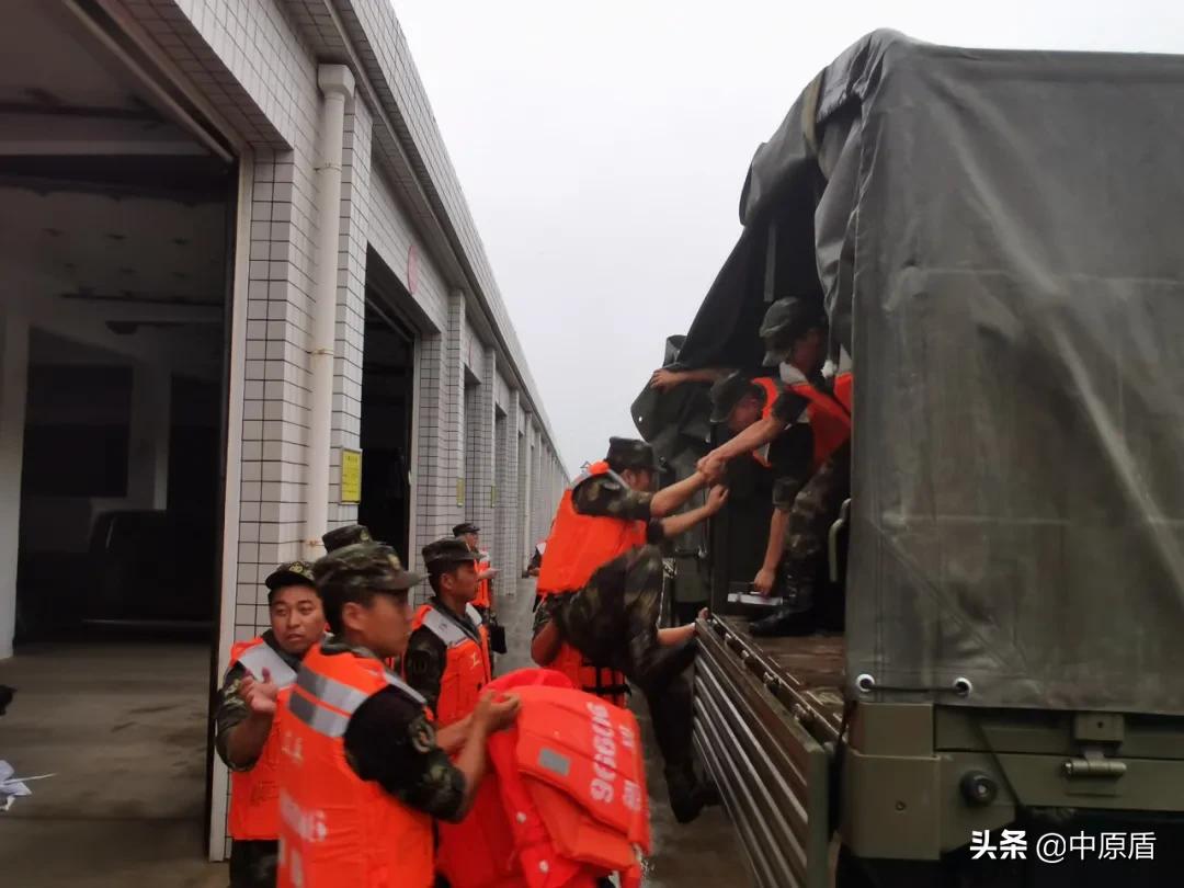 郑州机场暴雨的最新通告,郑州暴雨机场停飞了吗