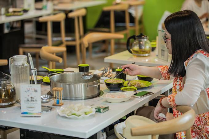 在三亚吃正宗的椰子鸡，不妨试试这两家（海南海岸行者旅行社）