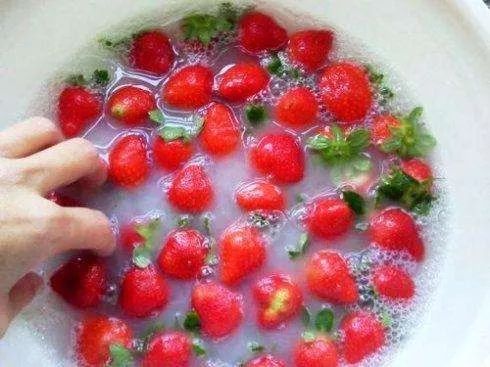 怎样才能快速去草莓上的果蔬农残,草莓去农残的正确方法