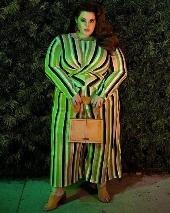 大码模特穿泳衣度假，肥肉下坠胸部露出，你怕是对大码有什么误解