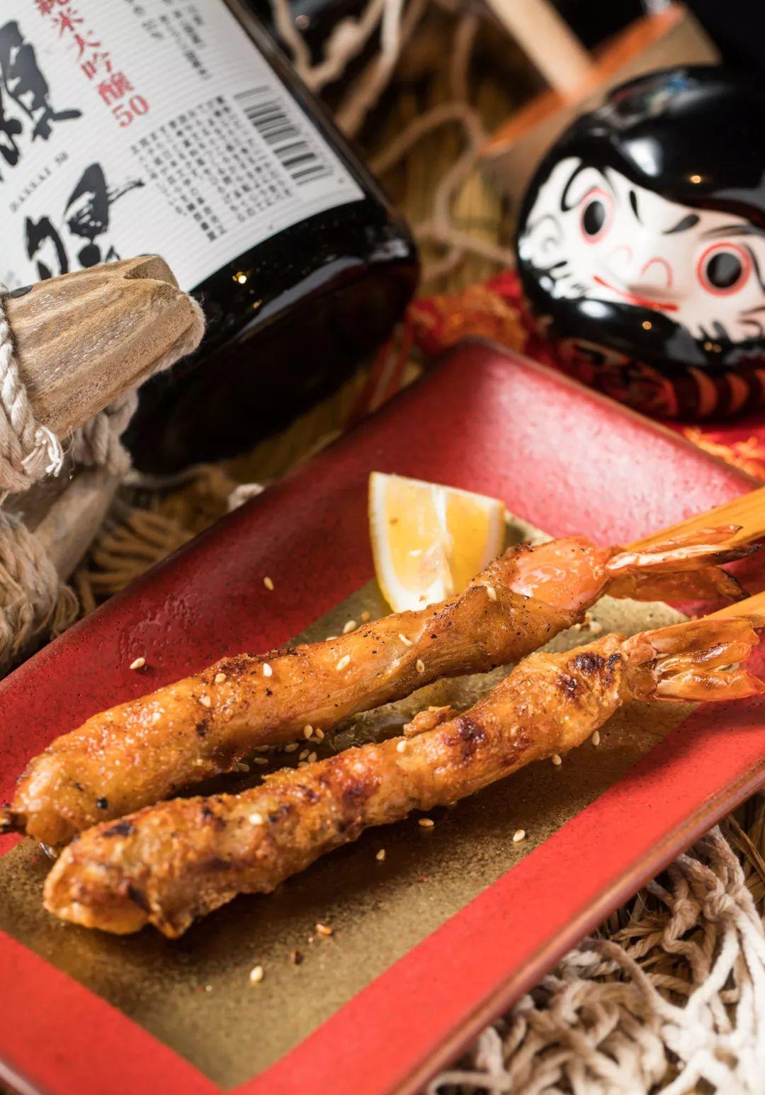 日式酒场大哥大出来营业了，凌晨3点还被小仙女围观