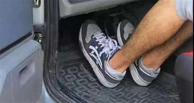 掉头三不踩是哪三个,掉头二档三不踩