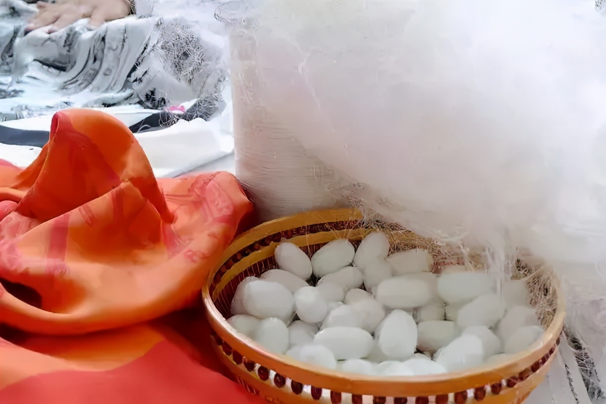 爱马仕丝巾90的一条多少钱,爱马仕400元一支