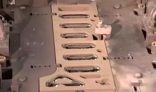 挖机发动机为什么不用国产的,挖机发动机动力不足的故障原因