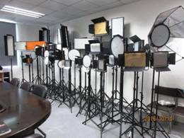 闪光灯是led灯好还是屏幕补光灯好,led补光灯和柔光灯的区别