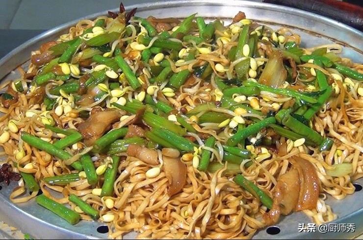 面条就得卷着吃才好吃,面条这样做实在太香了外酥里嫩