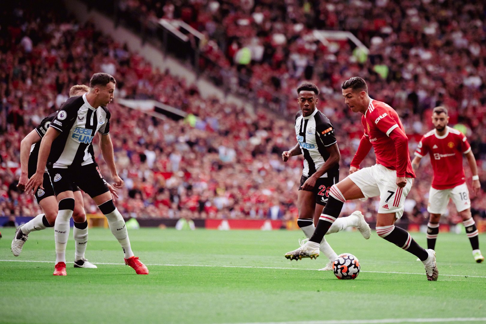 c罗回归曼联首秀梅开二度bgm,c罗首秀梅开二度弗格森