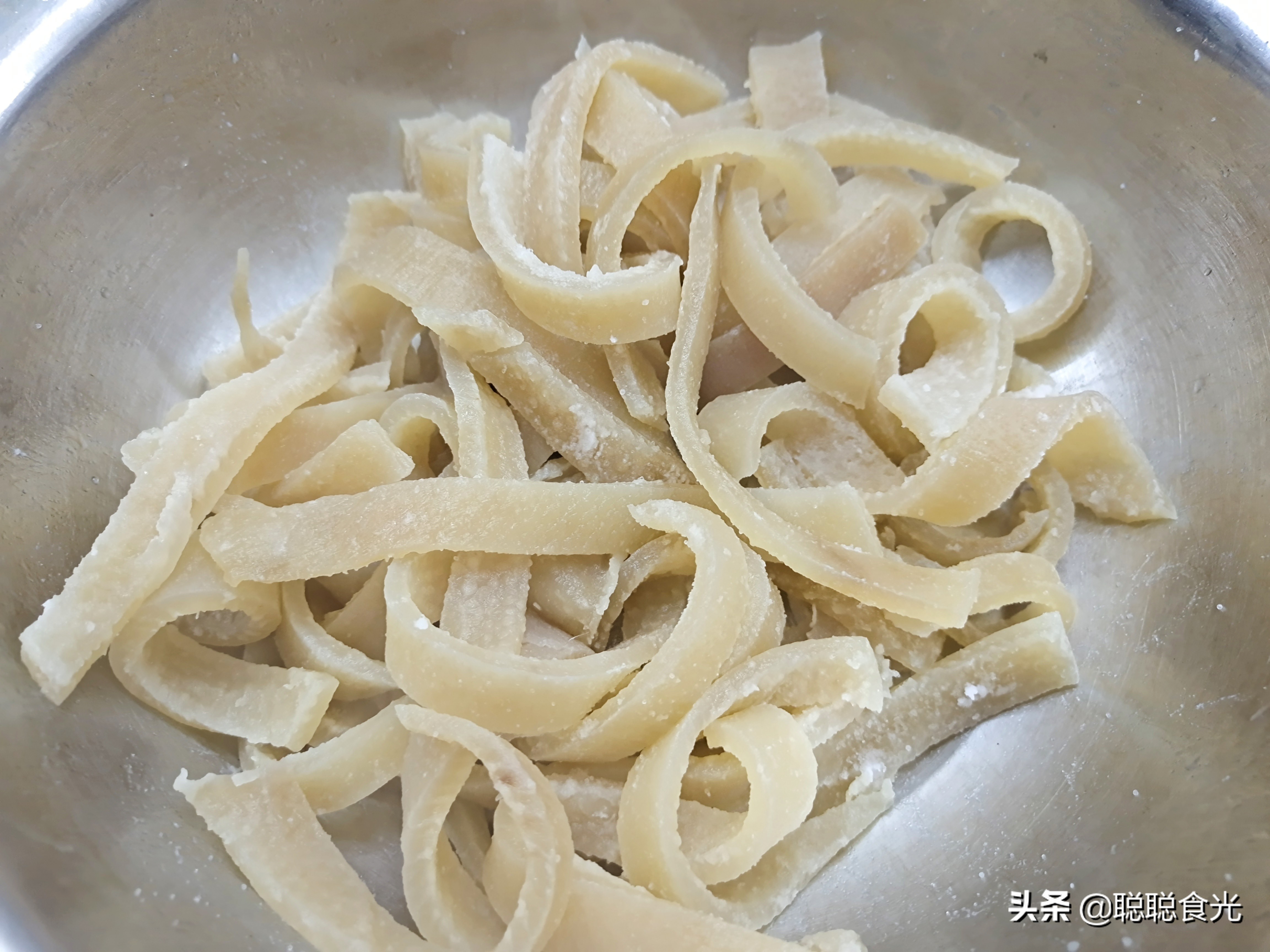 皮冻怎样才能熬制透亮,熬皮冻怎么让肉皮不沉底